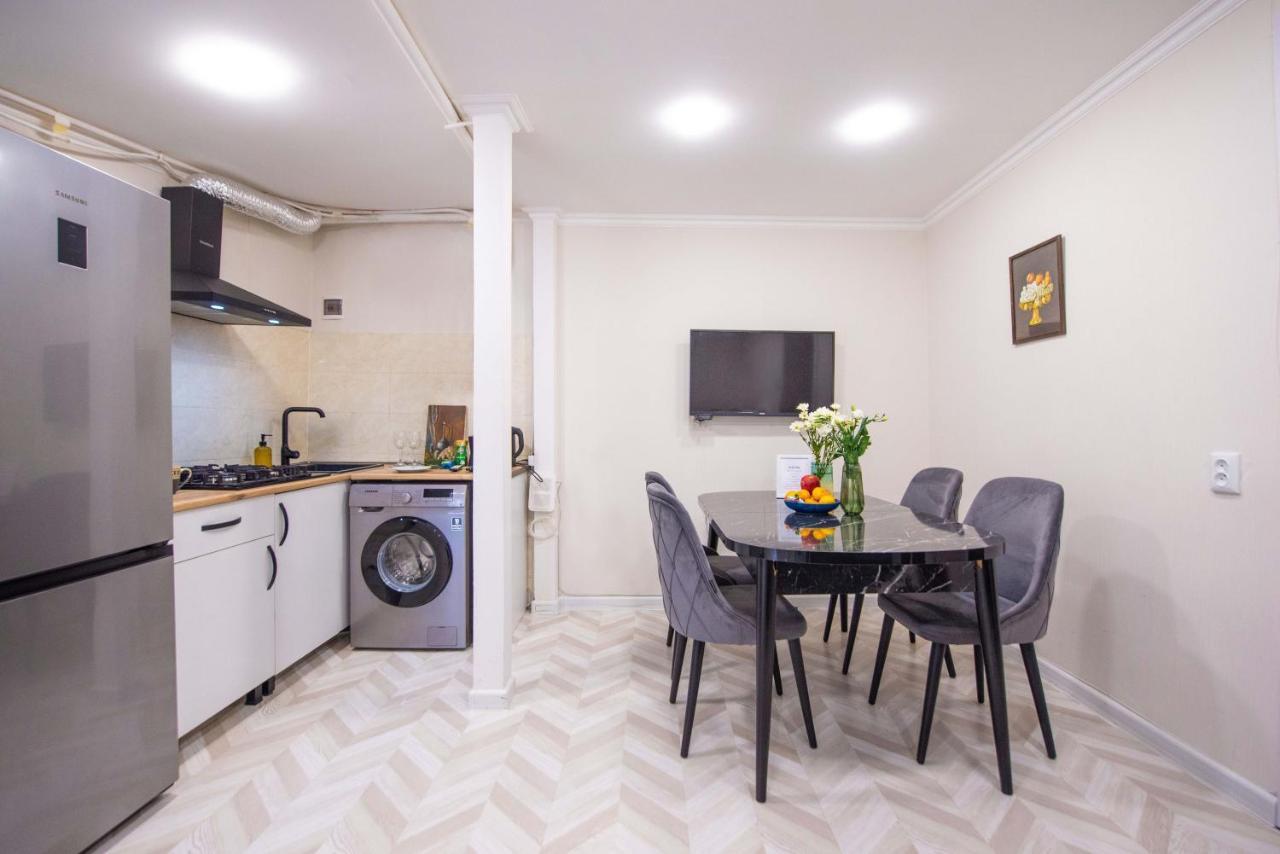 Old Town-Booking Apartment Τυφλίδα Εξωτερικό φωτογραφία